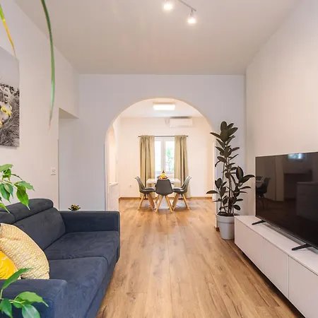 Apartment House Lijan Krk Town