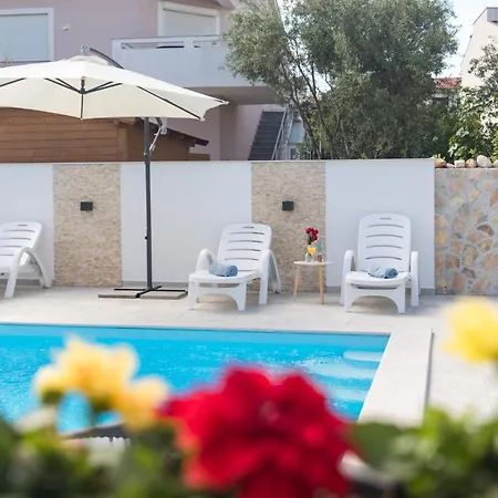 Apartment House Lijan Krk Town