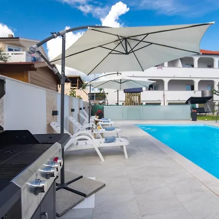 House Lijan Апартаменты *
