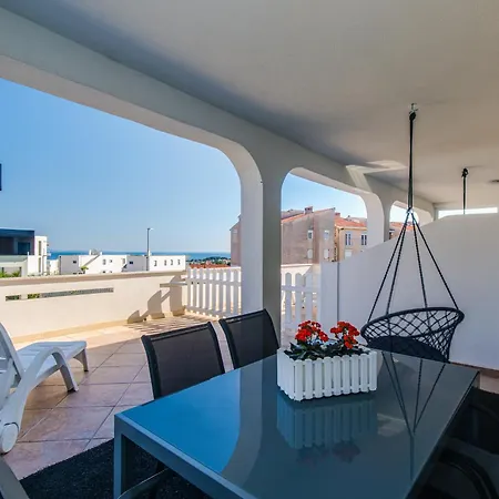 House Lijan Апартаменты